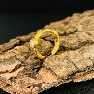 Lunette en or massif 14 carats sertie de diamants naturels Huggie Hoop Earring Fine Jewelry. - Product Image 4