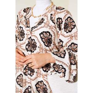 Robe Décontractée à Motifs avec Col Juge Beige - Product Image 1