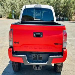 Prêt à la livraison 2020 Toyyota Taccoma TRD Pro Double Cabine  Volant à gauche, Moteur haute puissance, Sièges en cuir de luxe, Toit ouvrant - Product Image 2