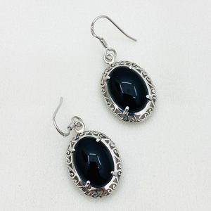 Pendientes Elegantes de Plata de Ley Adornados con Ónix Negro, Ideales para la Moda Diaria y Atuendos Festivos de Mujer - Product Image 1
