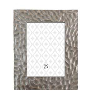 Cadre photo en bois naturel, style rustique moderne, motif chevron, support de table pour photos, artisanal, décoration d'intérieur, art d'exposition - Product Image 3