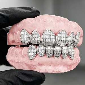 Grillz con Corte Baguette de Plata de Ley 925 con Diamantes de Moissanita VVS, Capas Dentales Personalizadas Estilo Hip Hop, Joyería de Lujo Unisex, Regalo - Product Image 3