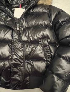 Blouson court noir brillant de luxe avec capuche en fourrure véritable amovible, style motard bomber, blouson d'hiver en duvet de canard - Product Image 4