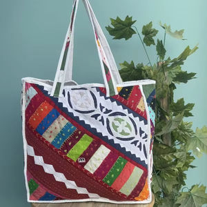 Vente en gros de sac fourre-tout imprimé en coton matelassé Boho Patchwork fait à la main pour femmes, shopping, épicerie, plage, voyage quotidien, cadeau parfait - Product Image 1