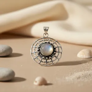 Pendentif vintage en argent 925 avec pierre de lune, breloque solitaire sertie clos, design rond, bijou unisexe pour usage quotidien - Product Image 2