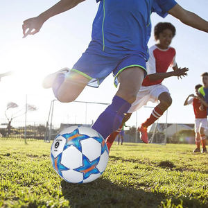 Ballon de football et de soccer de haute qualité et léger pour l'entraînement et le divertissement en intérieur et en extérieur pour adultes - Product Image 3
