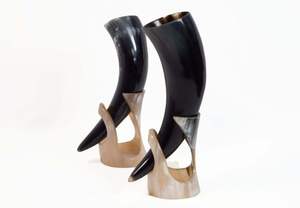 Corne à boire en métal sculptée de style bateau viking artisanale avec support en fer et corne à bière personnalisée avec des caractéristiques durables - Product Image 4