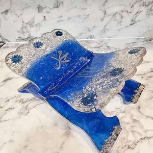 Resin rehel allie un design moderne à un sens spirituel, offrant une solution élégante et durable pour une lecture confortable. - Product Image 3