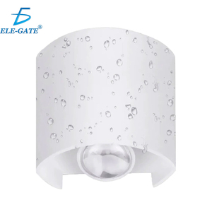 Lampada da Parete LED 4W Impermeabile IP67 con Diffusore in Policarbonato e Base in Alluminio, Luce Bianca Calda 3000K CCT per Uso Interno ed Esterno, Ideale per Giardino - Product Image 1