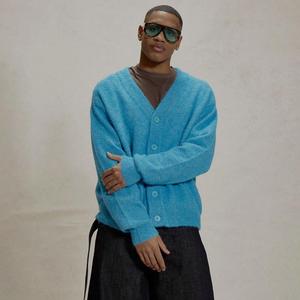 <span class=keywords><strong>Cardigan</strong></span> da <span class=keywords><strong>Uomo</strong></span> Personalizzato ODM <span class=keywords><strong>Blu</strong></span> Brillante con Scollo a V e Bottoni, Vestibilità Ampia, Maniche Lunghe, 100% Lana, Maglione Lavorato a Maglia per Autunno e Inverno, Caldo e Casual - Product Image 3