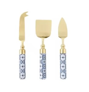 Juegos de herramientas de queso de Metal con acabado plateado Diseño de plumas Cuchillos de queso con mango de latón y esparcidor de mantequilla para artículos de Hotel - Product Image 6