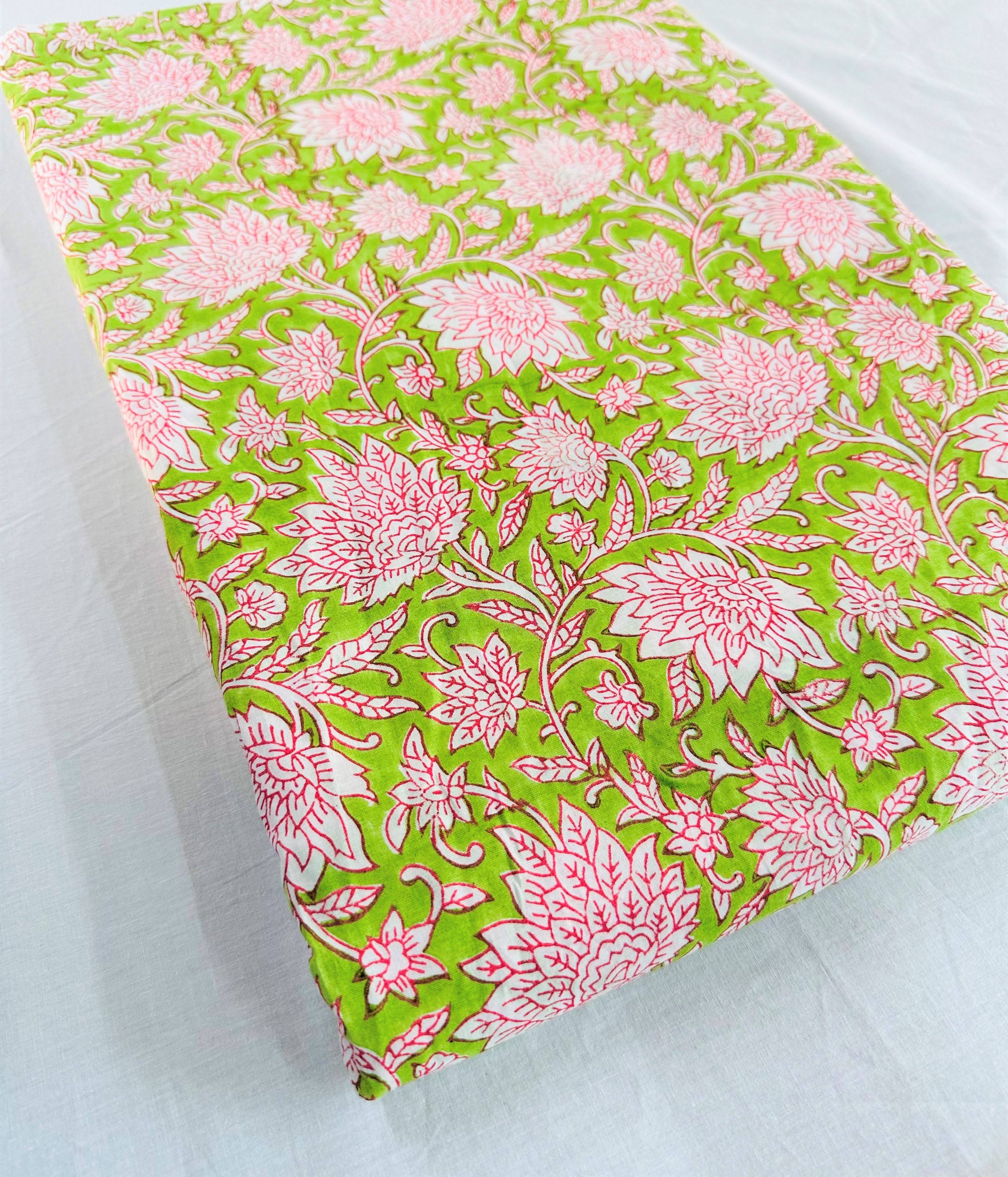 Comme montrent dans l'image