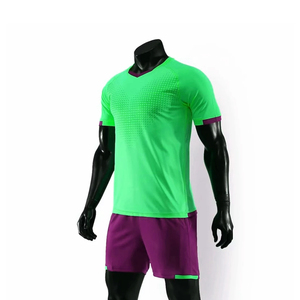Ensembles d'entraînement de football de haute qualité pour hommes Meilleurs designs Uniformes respirants à séchage rapide à prix bon marché d'usine - Product Image 3