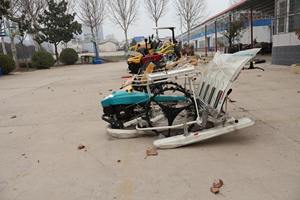 Achetez une transplanteuse à riz automatique à 6 rangs avec moteur 4 temps - Product Image 5