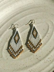 ต่างหูลูกปัดเม็ดแก้วทำมือหลากสีสำหรับวัยรุ่น - Product Image 2