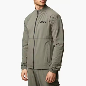 Chaqueta cortavientos ligera con logotipo personalizado para hombre, chaqueta impermeable con cremallera completa para exteriores, característica transpirable para invierno, camisetas activas de fábrica - Product Image 1