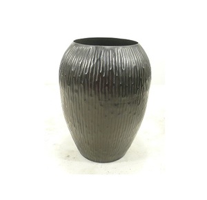 แจกันดอกไม้โต๊ะโลหะดีไซน์ขวด - Product Image 3