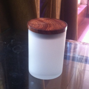 Bougeoirs en verre dépoli avec couvercle en bois foncé Lanternes et bocaux à bougies élégantes en bois - Product Image 3