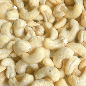 Nueces de Anacardo Crudas Enteras de Fábrica de Vietnam, WW320 y WW240, Caja de Estaño de 20 kg, Santigo, Requisitos OEM y ODM - Product Image 1