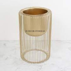 Pot de fleur et jardinière en métal résistant de concepteur élégant unique de regard accrocheur de vente mondiale pour le bureau et la décoration intérieure - Product Image 3