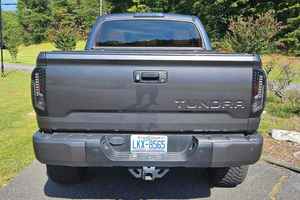 2021 T o y o t a Tun Dra 1794 Edition CrewMax 4x4 Caja de cambios automática limpia Asientos de cuero Control de crucero R19/R20 Izquierda/Derecha - Product Image 2