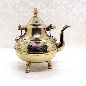 Bouilloire en laiton antique d'Inde avec une poignée à charnière en bois, théière en laiton vintage, théière indienne, bouilloire en laiton antique. - Product Image 3