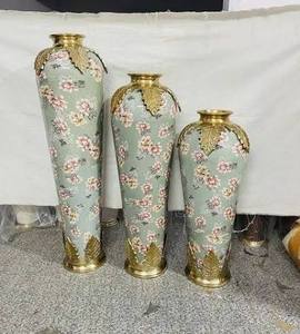 Florero Redondo de Aluminio Hecho a Mano, Diseño Art Deco para Decoración del Hogar, Bodas y Navidad con Estilo, Florero de Pie - Product Image 3