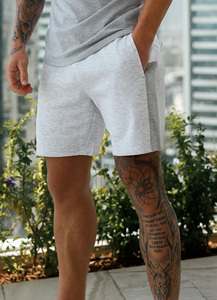 Short en polaire à panneaux contrastés pour hommes OEM Short gris léger à taille élastique avec 2 poches latérales en tissu doux pour hommes - Product Image 2