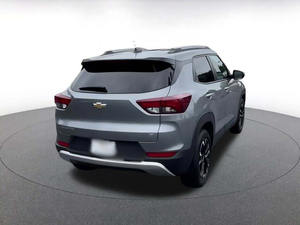 Trailblazer LT FWD 2024 d'occasion, conduite à gauche, intérieur foncé, sièges en tissu, ACC, frais d'accident inclus, en bon état - Product Image 5