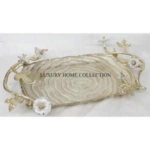 Encantadores cuencos de servicio de metal martillado de estilo antiguo con formas audaces y creativas para agregar elegancia a las mesas de comedor - Product Image 1