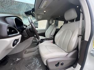 MINIVAN P-ACIFICA TOURING L FWD 2020 D'OCCASION EN EXCELLENT ÉTAT, COULEUR ARGENT, TRANSMISSION AUTOMATIQUE, TRACTION AVANT, 287 CV, MOTEUR V6 3.6L - Product Image 2