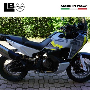 Per Husqvarna Norden 901 2024: Adesivi Protettivi 3D Impermeabili su Misura per Serbatoio, Logo e Protezioni Laterali Compatibili con il Modello 2024 - Product Image 5