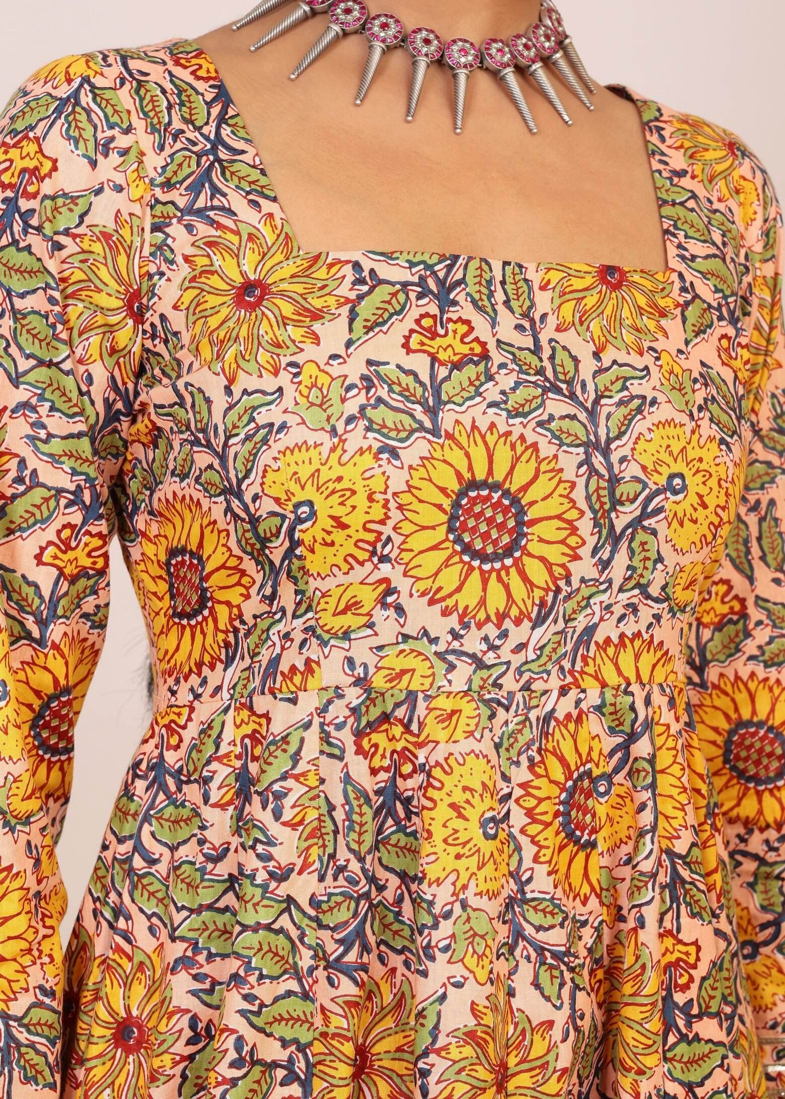 สีเหลืองและหลากหลาย