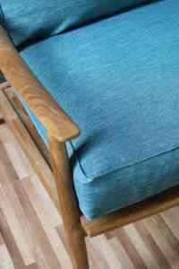 Chaise longue avec cadre en bois et coussins - Product Image 3