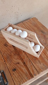 Grand porte-oeufs en bois pour présentoir de comptoir de cuisine parfait pour contenir des dizaines d'œufs frais à la maison - Product Image 3