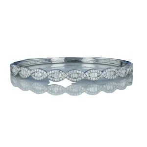 Elegante brazalete clásico de Plata de Ley 925 para mujer redondo y corte Baguette Moissanite perfección exclusiva - Product Image 1
