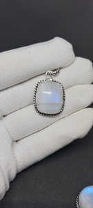 Vente en gros de collier avec pendentif en pierre de lune naturelle de qualité supérieure bijoux de mode avec technique sculptée en cristal blanc véritable - Product Image 6