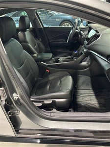 Voiture d'occasion de qualité abordable, Chevrolet Volt Premier 2017, conduite à gauche - Product Image 2