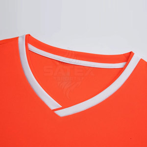 Maillot de football à col en V 100 % polyester respirant et à séchage rapide, haute qualité, personnalisable pour l'entraînement en équipe, collection 2025, à prix réduit - Product Image 3