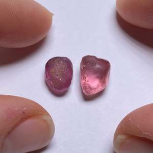 Pierre précieuse naturelle œil de chat rouge grenat de Mahenge, forme cœur, 8 mm, polie, haute qualité, Tanzanie - Product Image 3