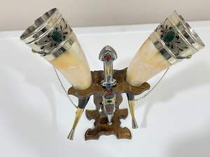 Support de présentation double en corne de buffle, fait main, durable, de qualité supérieure, avec base en bois et bras en fer, imitation antique, finition naturelle, artisanat - Product Image 4