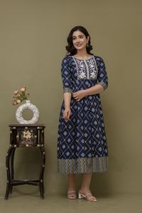 Vestido largo de calidad superior, bordado de secuencia, trabajo lateral, telar manual Dori, fabricante indio - Product Image 2