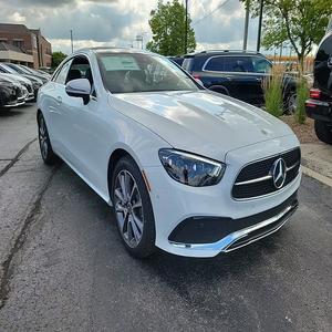¡Oferta Imperdible! Mercedes-Benz Clase E 4MATIC AWD 2023 Súper Limpio, Automático, Blanco Diamante Metálico, Sedán de Lujo - Product Image 1