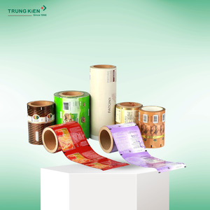 Rollo de embalaje flexible impreso personalizado Fabricante OEM en Vietnam Disponible Suministro ecológico impermeable y ligero - Product Image 1