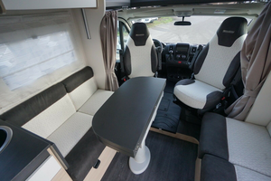 รถบ้าน ALCOVE รุ่นปี 2021 รถบ้าน RV CAMPER VIP สีขาวสุดหรู มาตรฐานยูโร 5 รองรับผู้โดยสาร 4-6 คน พร้อมเครื่องปรับอากาศ/ตู้เย็น/เตาไมโครเวฟ - Product Image 5