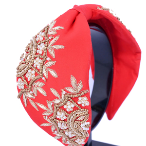 ที่คาดผมลูกปัดทำจากผ้าสีแดงและสีทองที่สวยงามและทำจากแก้วลูกปัดสไตล์ทำด้วยมือของอินเดียที่กำหนดเองสำหรับการประกวด - Product Image 1