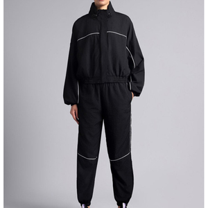 ชุดแจ็คเก็ตและกางเกงกันลมดีไซน์หรูหรา ซิปเต็มตัว ผลิตตามสั่งสำหรับผู้หญิง ฤดูร้อน ผ้าไนลอน ซิปสะท้อนแสง สวมใส่ง่าย - Product Image 4