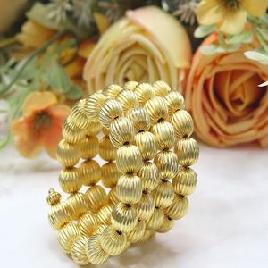 Atractivo brazaletes de diseño exclusivo de pulido dorado de calidad superior, colección de ropa de función de boda para mujeres y niñas - Product Image 1