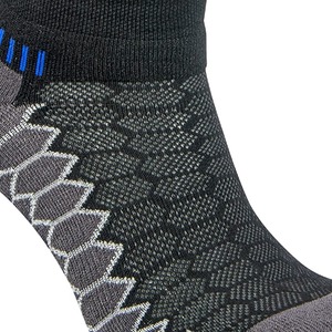 2025 Winter Sports Custom Athletic Socks High Quality Polyester <b>Cushion</b> Bottom Crew Soccer Grip <b>Letter</b> Pattern Seamless - Product Image 2