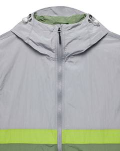 Chaqueta Cortavientos con Capucha y Bloques de Color Estilo Urbano con Logotipo Personalizado, 100% Poliéster, Secado Rápido, Estampado Personalizado, Forro de Malla - Product Image 5